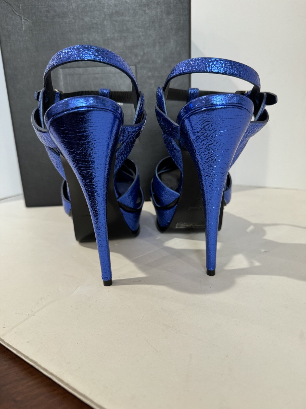 SAINT LAURENT Sandali YSL metallizzati in pelle di vitello incrinata plateau metallo blu taglia 40