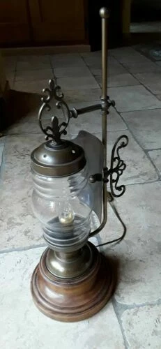 Lampe de table en laiton