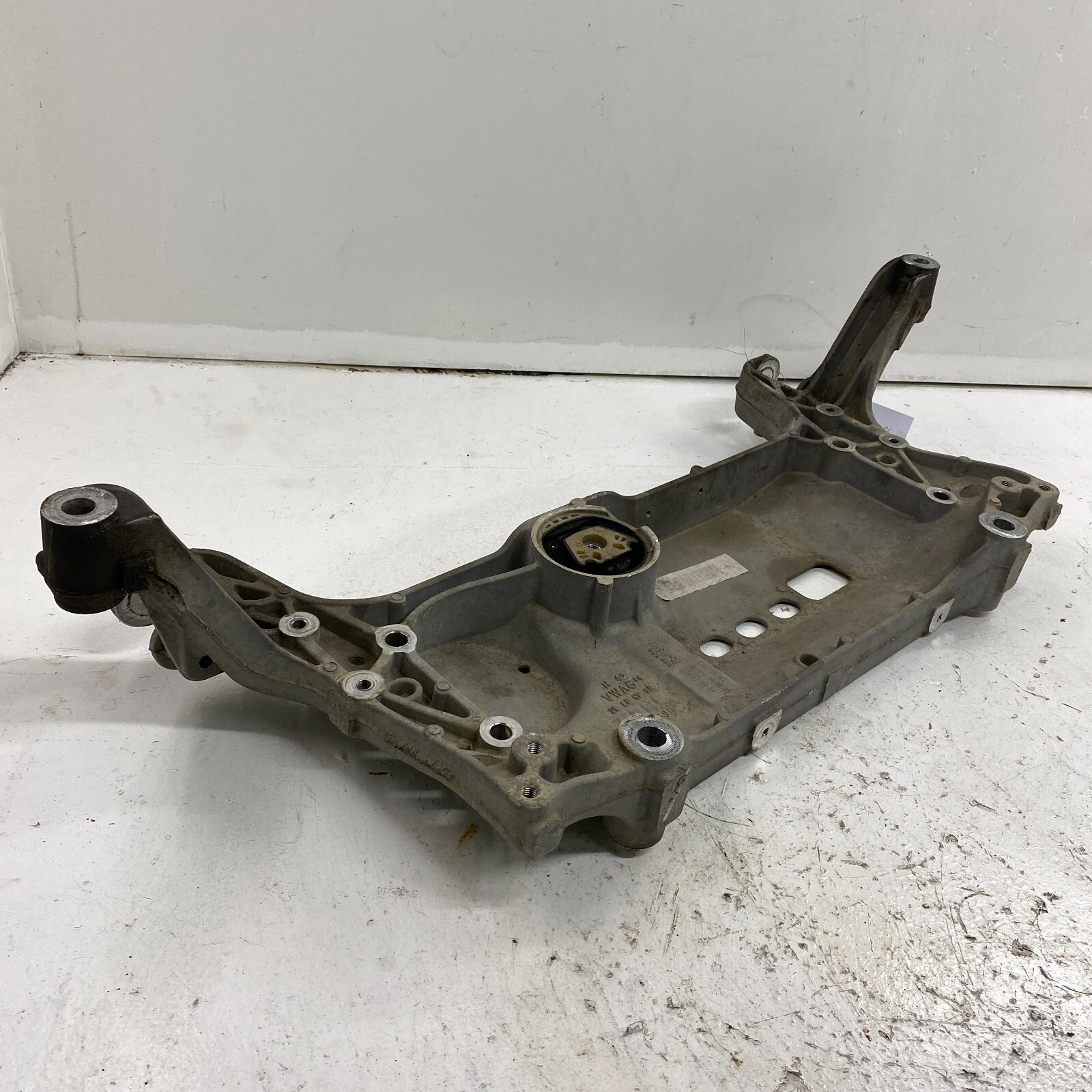 15-18 AUDI Q3 FRONT SUB FRAME SUBFRAME CROSSMEMBER ENGINE CRADLE 