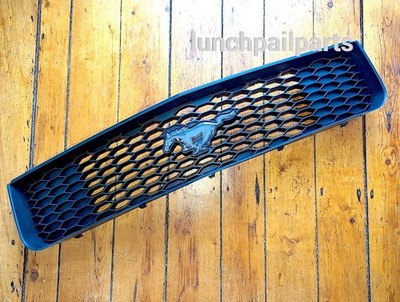 NOS Grille & Horse Ford Mustang 2005 2006 2007 2008 Coupe Convertible Cabriolet