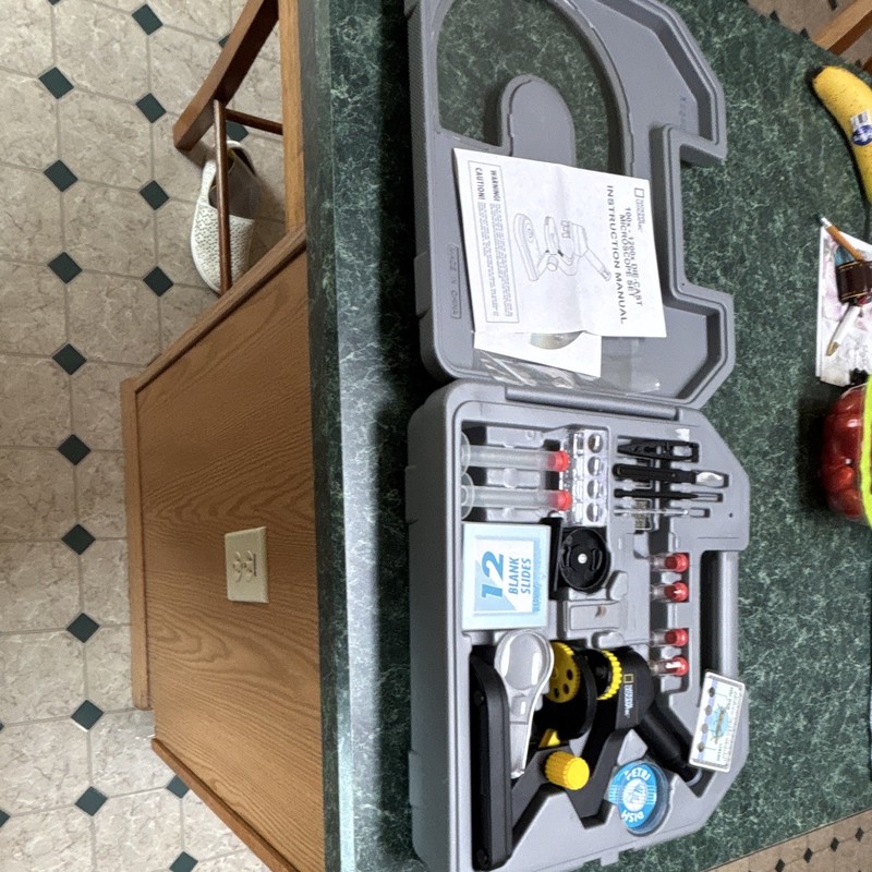 National Geographic 100X-1200X Microscope Set w/ Case & Slides