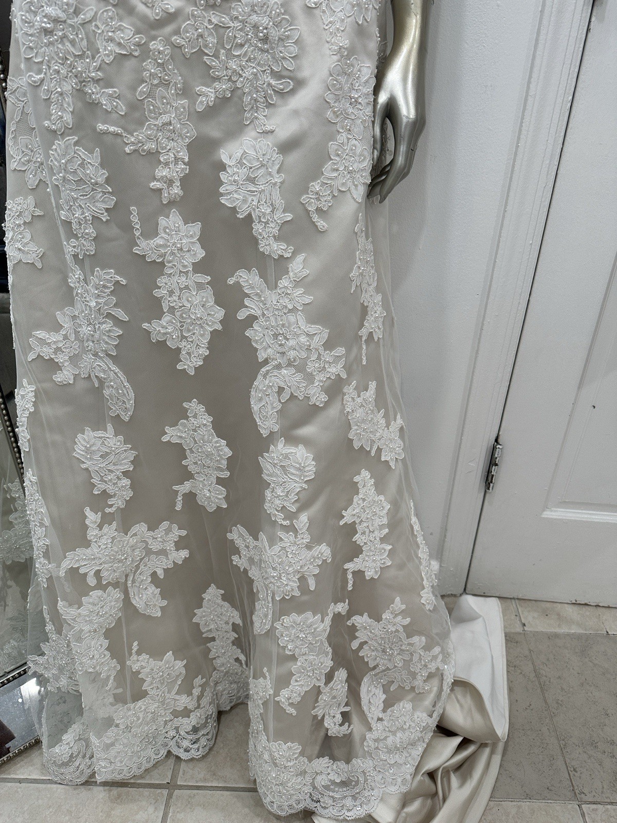 Gorgeous designer Wedding dress Oleg Cassini David’s Bridal Size 16 image 7