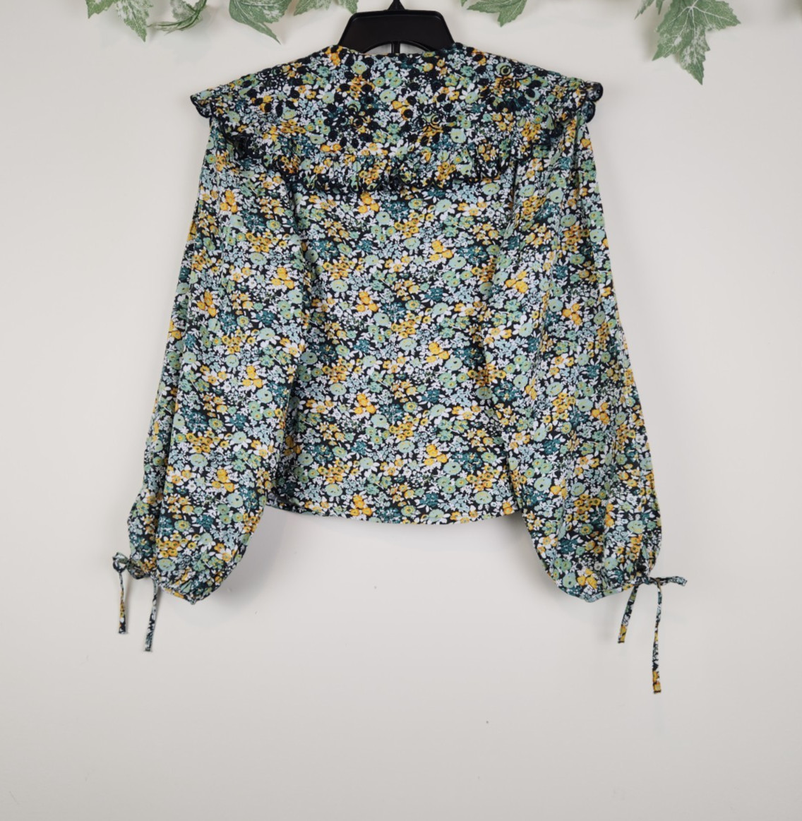 Universal Thread Size XS Wide Ruffled Collar Embr… - image 5