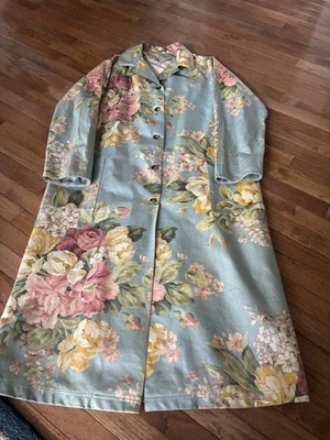 Nordic House designs spring rain jacket Longer length. One size. Beauty!