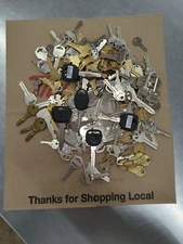 1 - ONE POUND LOT OF USED CAR / HOUSE KEY - SOME UNCUT / CUT - Random Keys