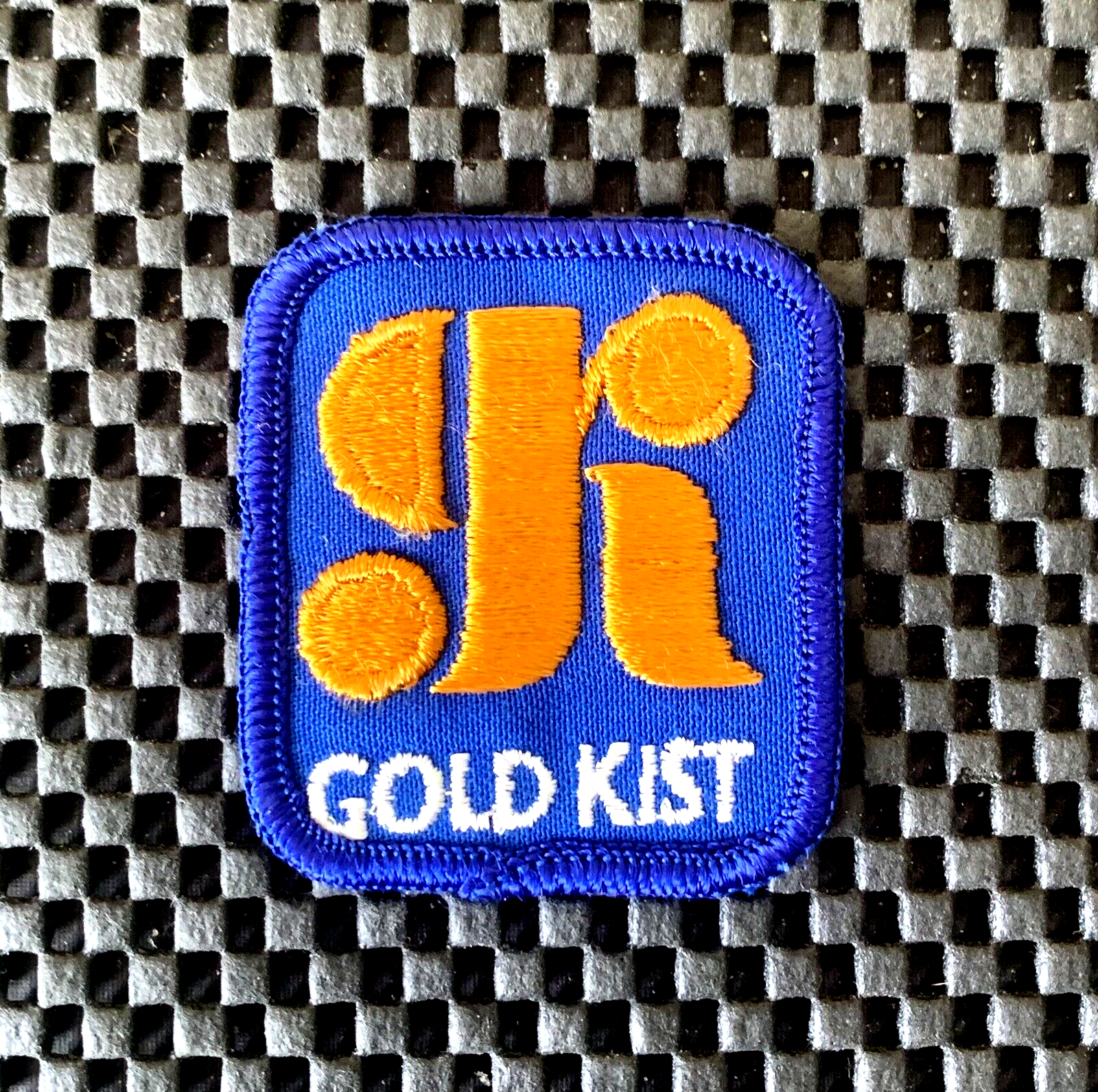 GOLD KIST EMBROIDERED SEW ON ONLY PATCH CHICKEN NOW PILGRIMS PRIDE 2 x 2 1/4 NOS