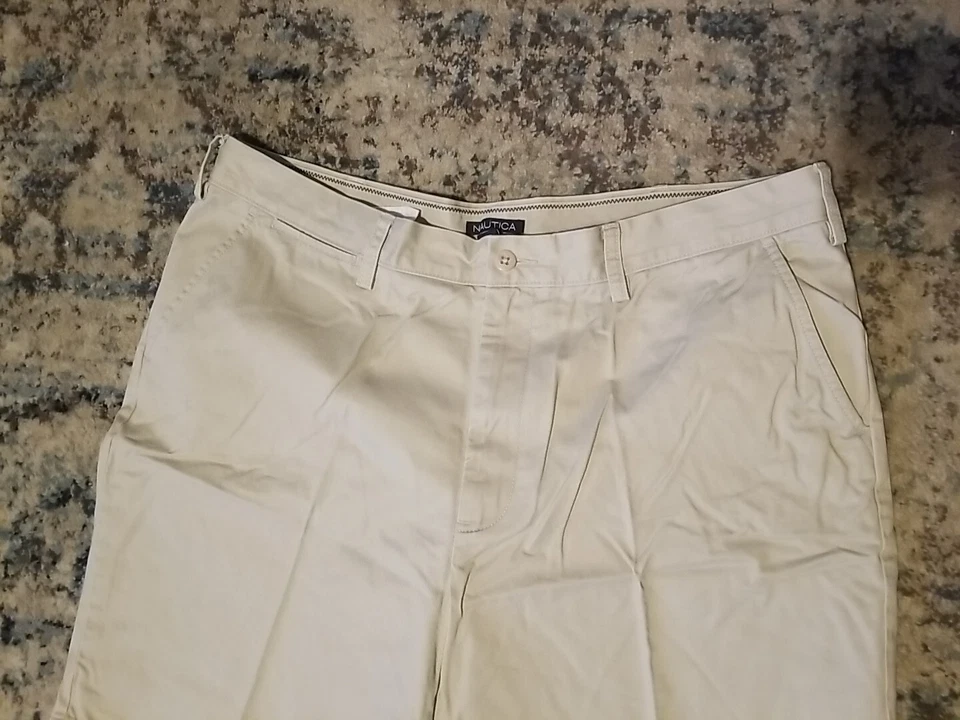 Nautica Established 1983 Men's Shorts Ivory Stone Khaki Cotton Size 40W - Image 4 of 4