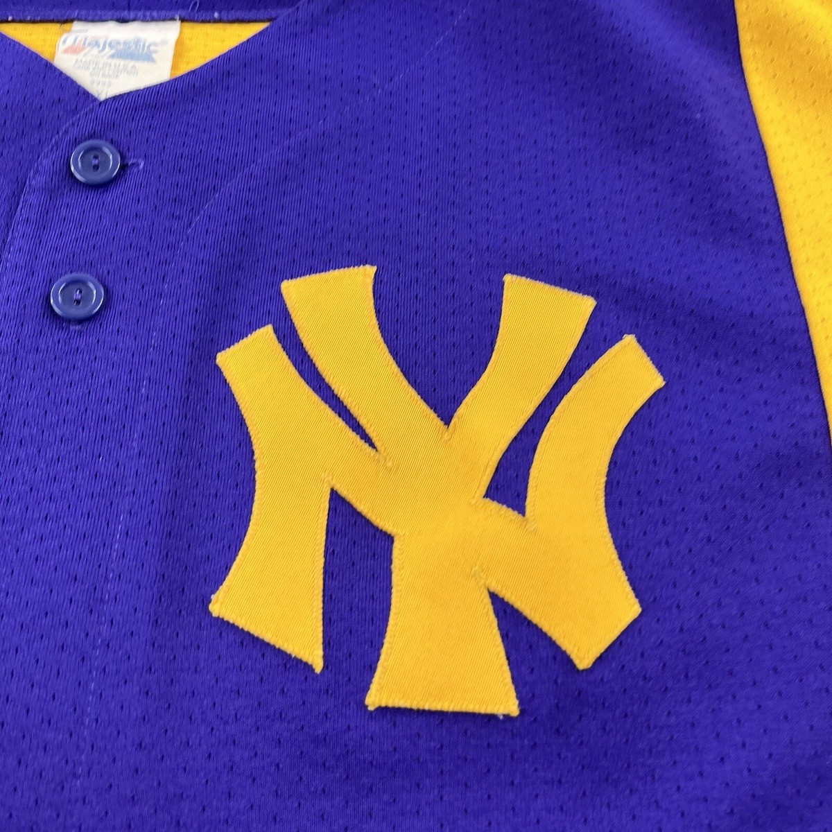 VINTAGE New York Yankees Jersey Mens Extra Large Yellow