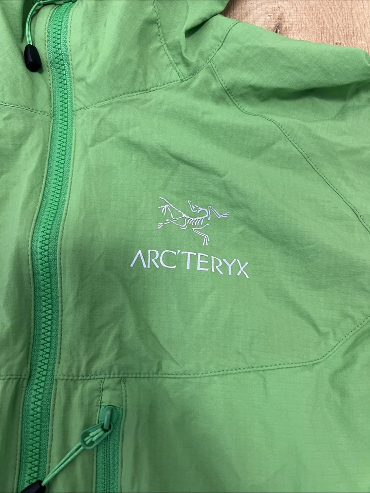 Arcteryx Women's ultra lightweight running jacket hooded size L - Image 3 of 4