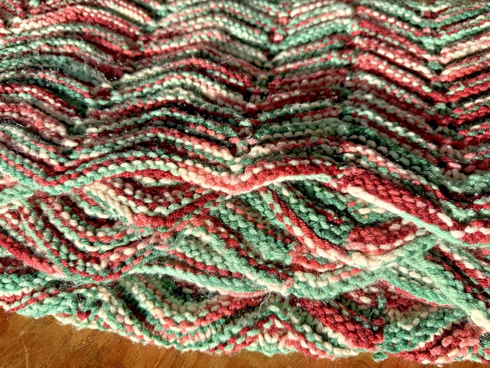 Manta afgana ondulada de ganchillo hecha a mano de colección multicolor tiro en zig zag 56x53" Foto 4 de 4