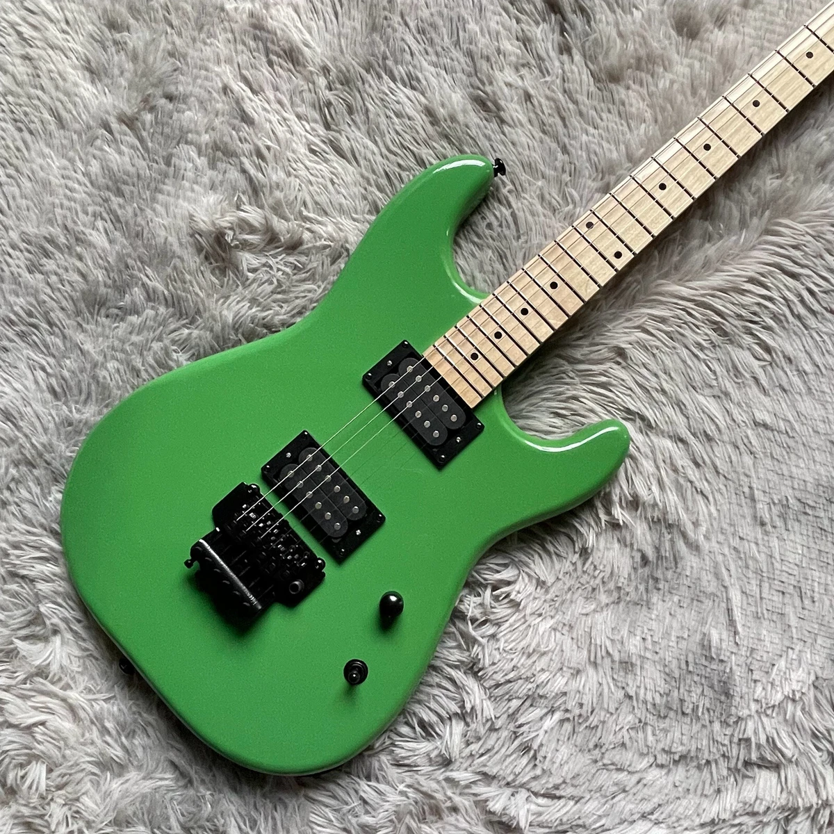 ST Solid Body Green Electric Guitar Humbucker Pickup Maple Neck Hot Sale