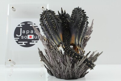 CAPCOM MONSTER HUNTER WORLD COLLECTOR'S EDITION Nergigante Figure