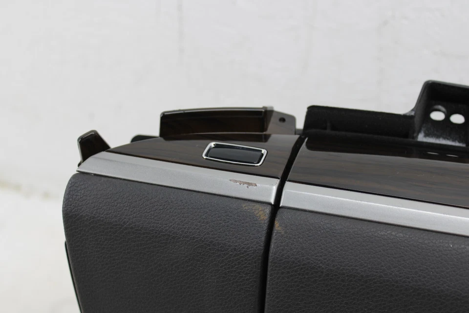 Guantera Acura RLX 2014-2020 OEM KP133 Foto 4 de 4