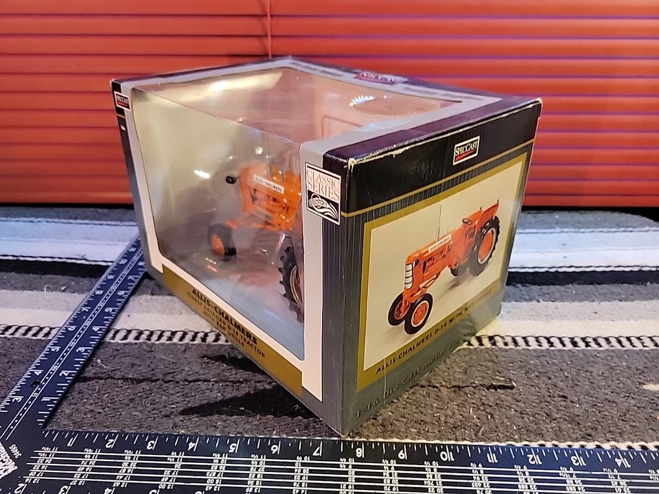 Allis Chalmers D-14 w/Bar Grille  1/16th Diecast Tractor Replica By SpecCast - Image 4 of 4