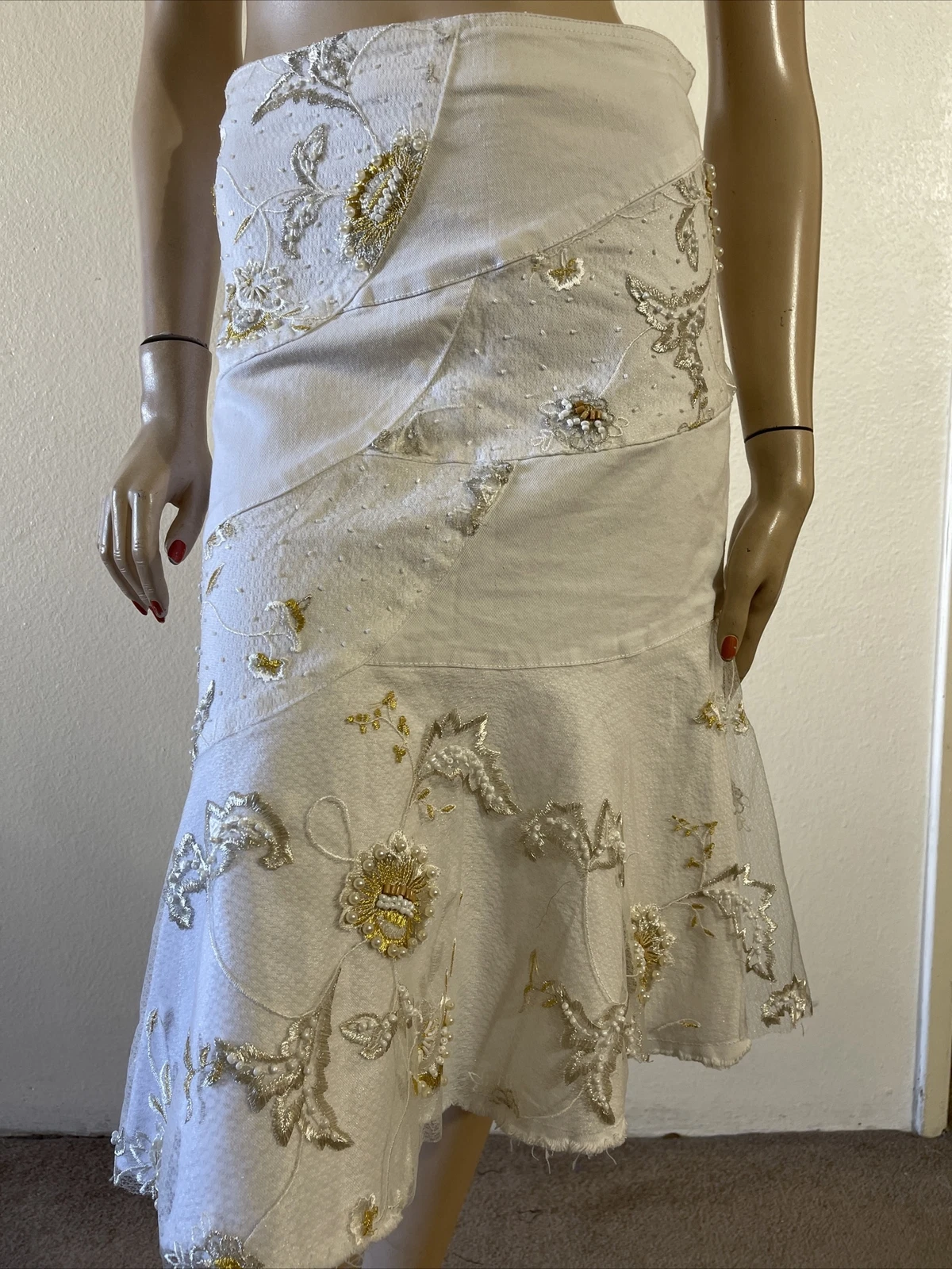 White Denim Bead Lace Embroidery Gold Boho Ruffle A-line Size M(6-8) Skirt 3133
Opens in a new windo