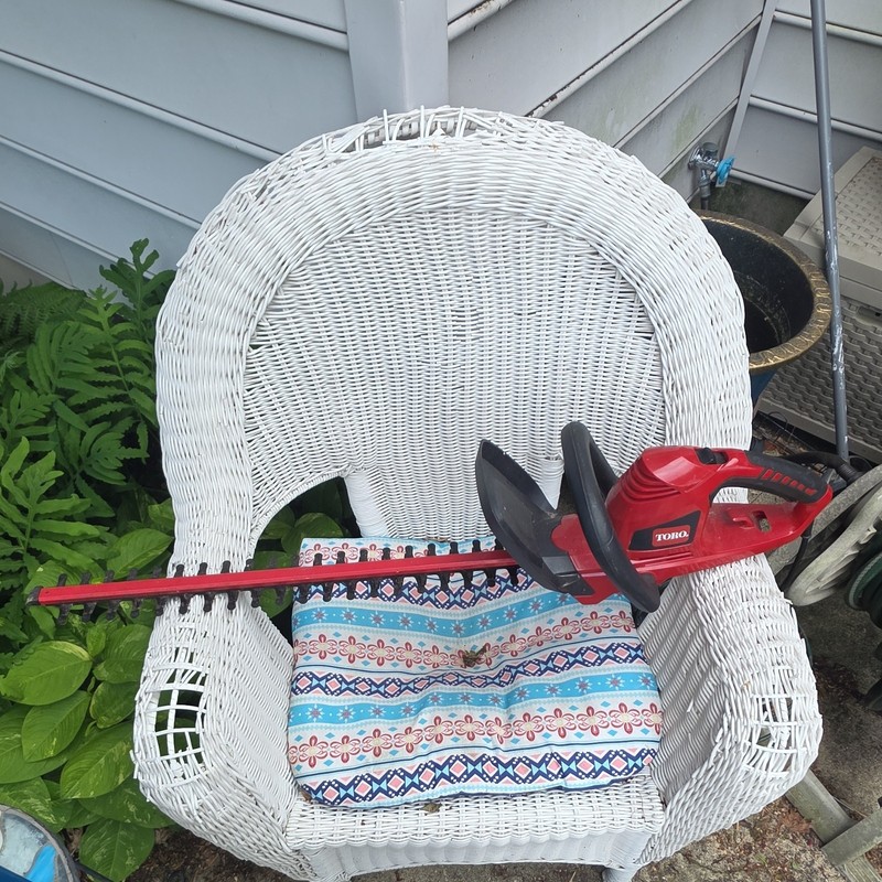 Toro Corded Electric Hedge Trimmer 51490 Red Dual-Action Blades 420W