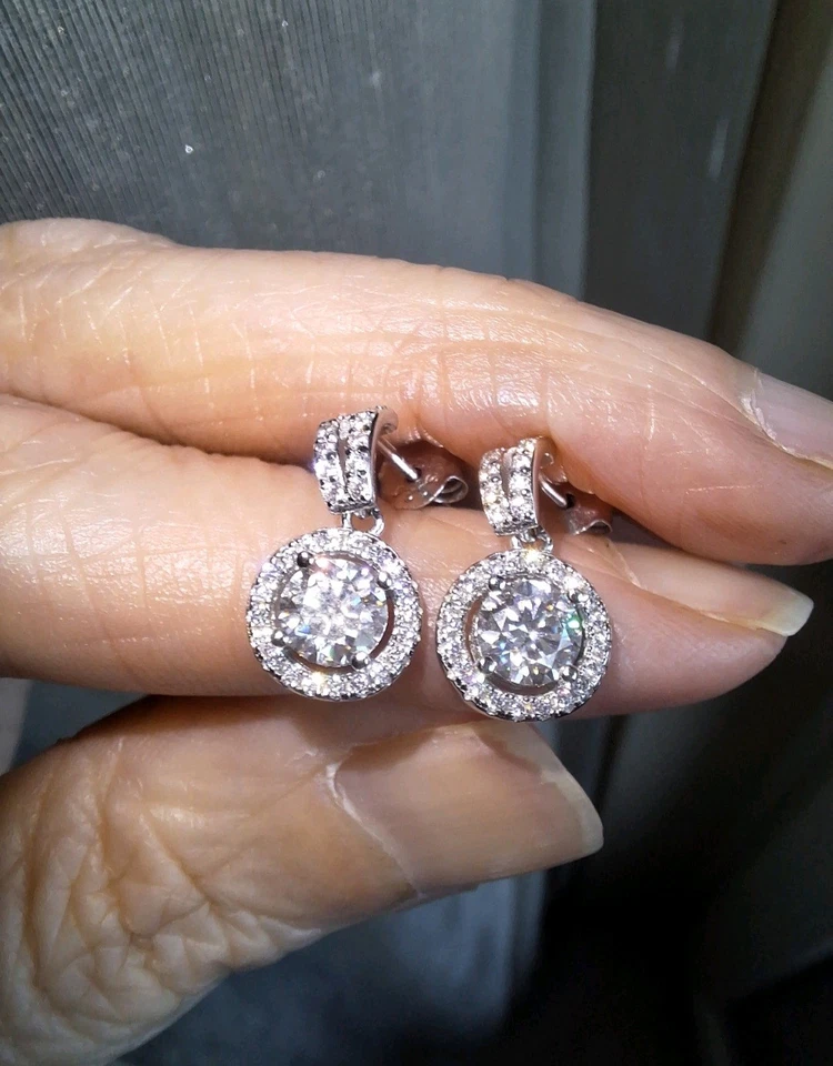 Orecchini Pendenti Placcati Oro Kt.18 In Argento Con Diamant Moissanite - Immagine 3 di 4