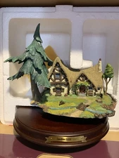 🎄Disney WDCC Seven Dwarfs Cottage Snow White Enchanted Places Wood Base COA
