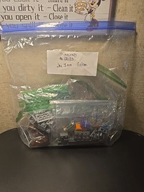 LEGO Minecraft: The Iron Golem 21123 W Minifigures & 100% Complete