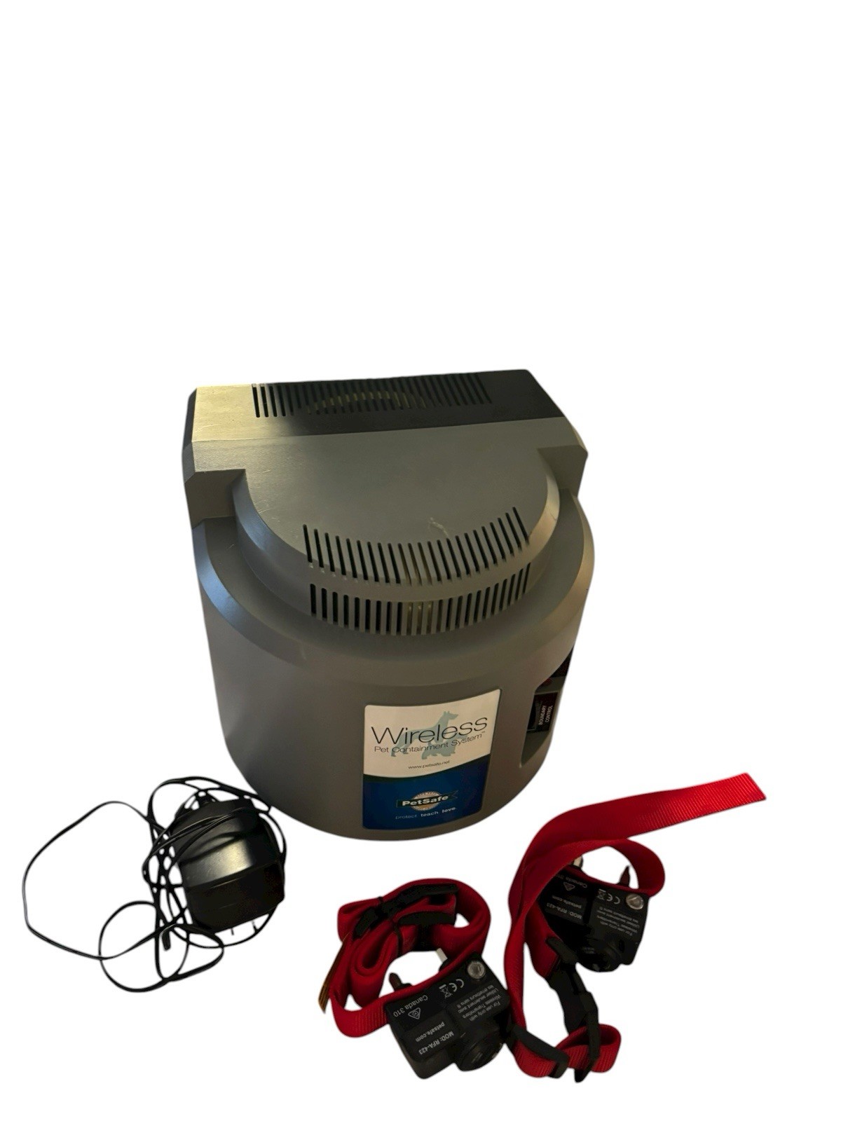 PetSafe RFA-443 Wireless Fence Transmitter & 2 RFA-423 Collars