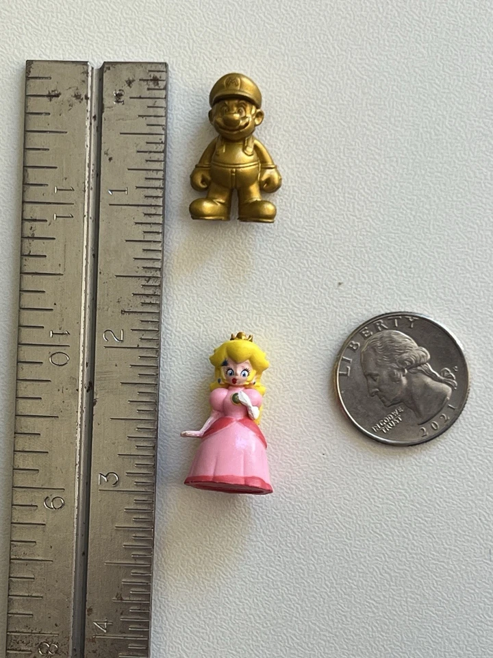 Figuras Nintendo MICRO LAND - Dorado Mario & Princess Peach Foto 4 de 4