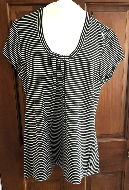 Liz Claiborne Womens Tee Shrt Size M Black Short Sleeve Gathed Front Black/White