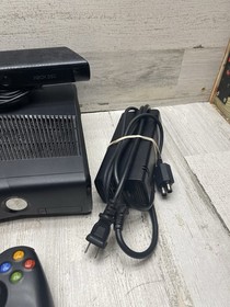 Xbox 360 S Slim 4GB 1439 Console - W/ Kinect Camera, Controller  & 2 Games