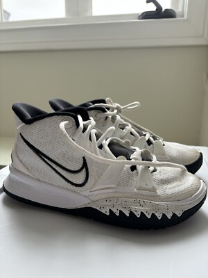 Nike Men s basketball shoes
