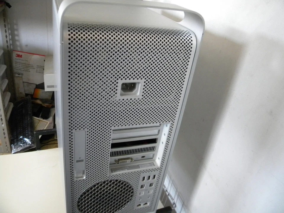 Apple A1289 Mac Pro (Early 2009) Xeon W3520 @ 2.67GHz 4C 8GB 500GB (two-GT 120) - Image 2 of 4