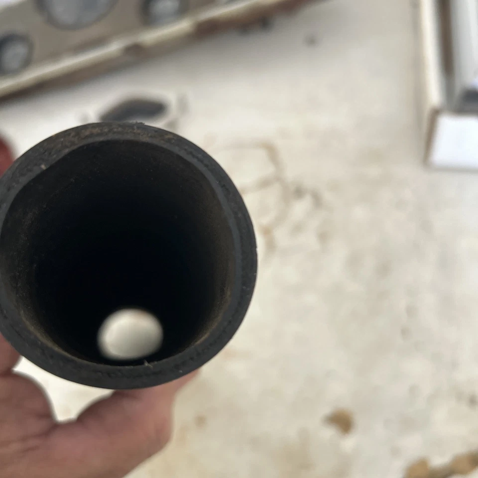 Manguera radiador Victor, 14 x 1 7/8 y 1 9/16 pulgadas.   1314M.   Foto 3 de 4