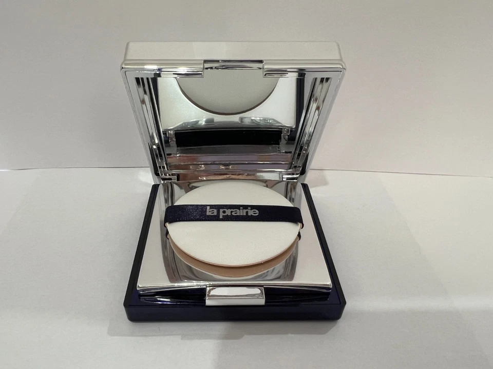 Base en polvo La Prairie Skin Caviar FPS15 9 g--NC 05 Foto 3 de 4