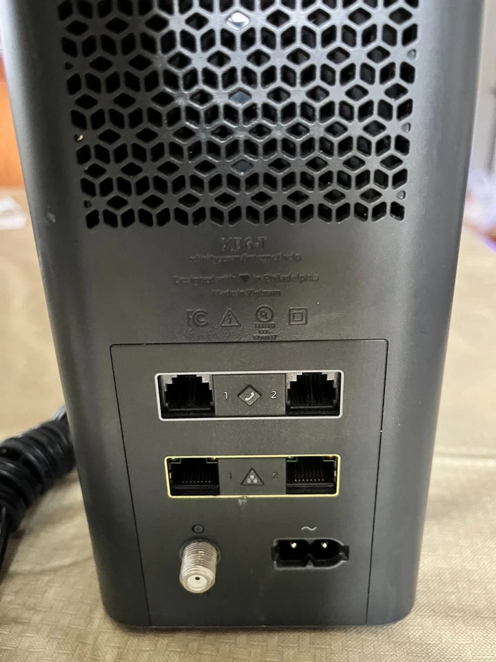 xfinity XB6-T GATEWAY WIFI ROUTER - Image 2 of 4