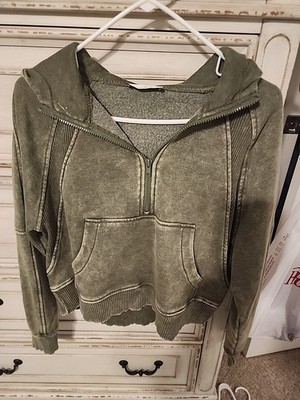 NWOT Zenana Size Medium Green Cropped Pullover