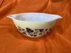 Vintage PYREX Cinderella Bowl Gooseberry 442  1 &  1/2 Quart