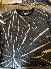 Woman’s XL DKNY Short Sleeve Bland And White Sweater