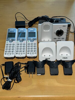 VTech cordless telephone set with answering machine (3 handsets)