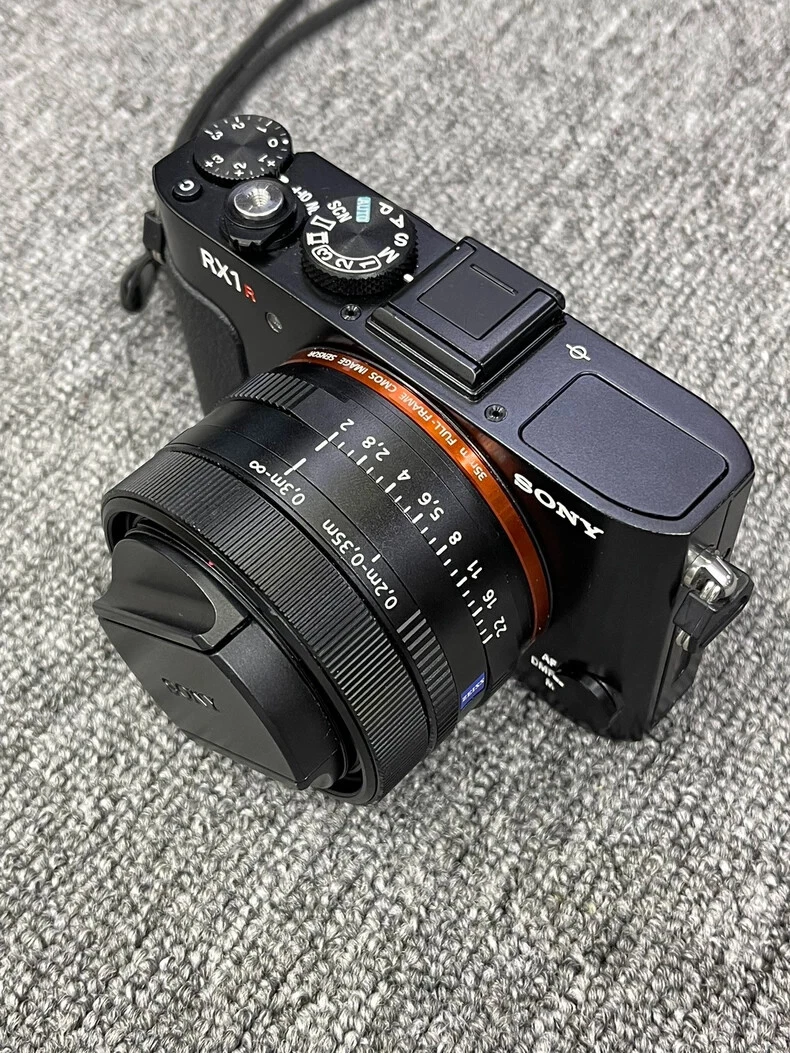 【新品未使用品】SONY Cyber-shot DSC-RX1 Sony Cyber-shot DSC-RX1 Full Frame 24MP CMOS Sensor Compact