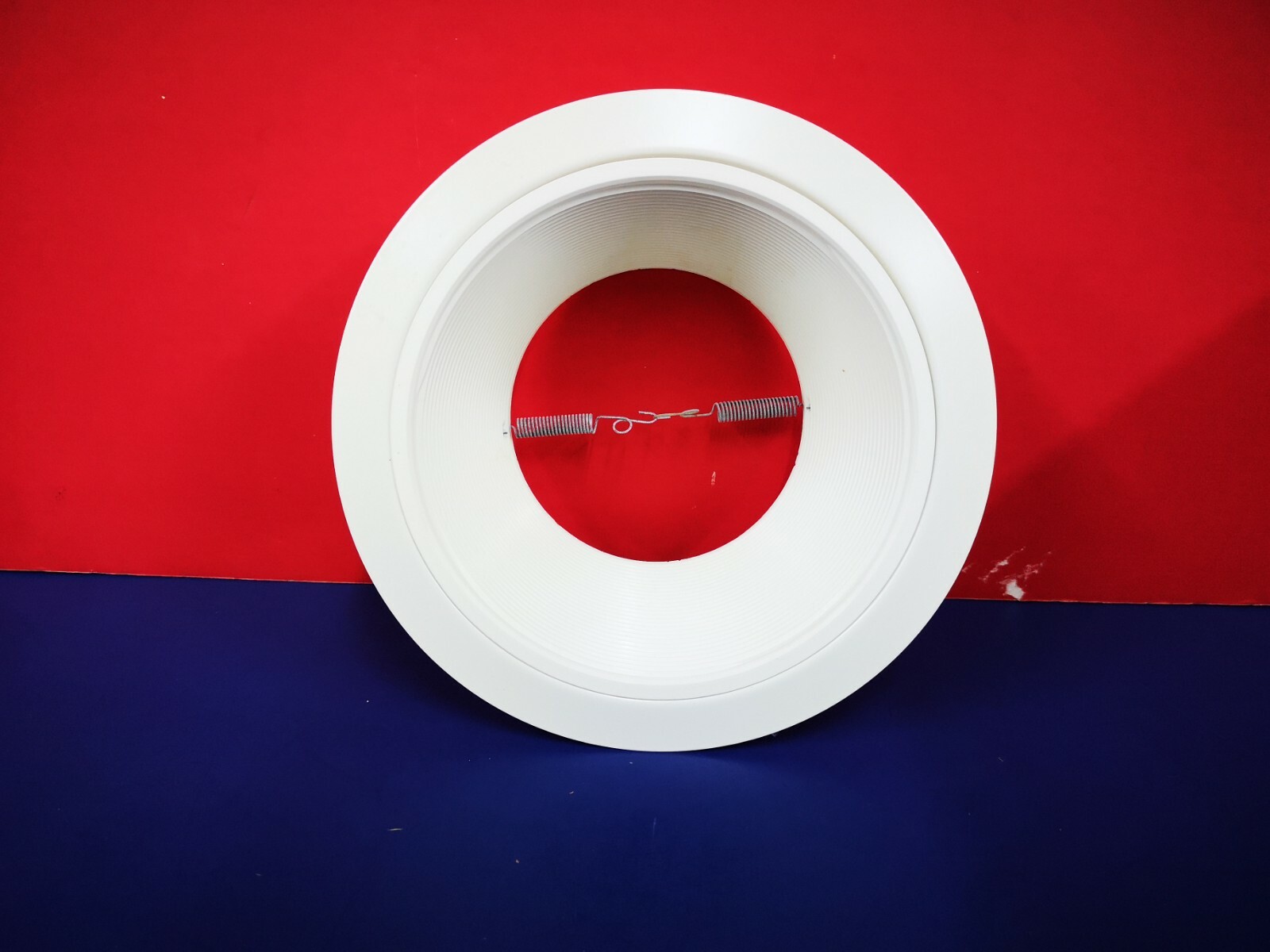 6-Inch WHITE STEPPED BAFFLE Recessed Can TRIM 75W R30 NEW JUNO Lighting 24W-WH