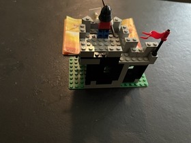 LEGO Castle: 6036 Skeleton Surprise - Complete with Instructions