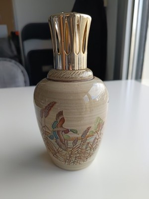 HIRTENLAMPE AUS KUNSTSTEINZEUG SIGNIERT J.BREUGNOT BR MIT DEKOR VON WILDENTEN