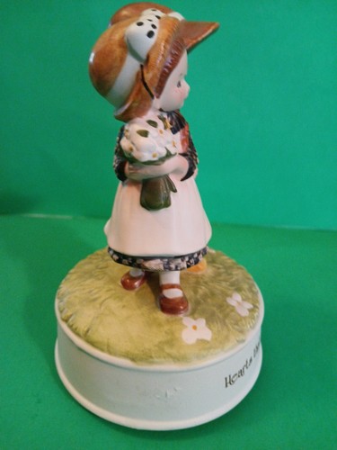 Vintage Holly Hobbie "Hearts that Love are Always Young" Rotating Music Box - Picture 5 of 7
