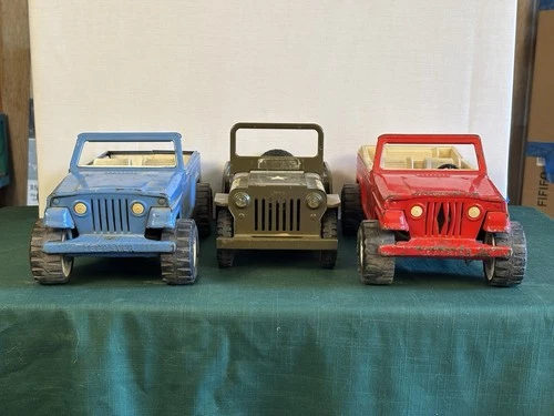 LOT OF 3 ~ 1960’s TONKA No. 425 ~  Jeep TRUCKS ~Red Blue And Green