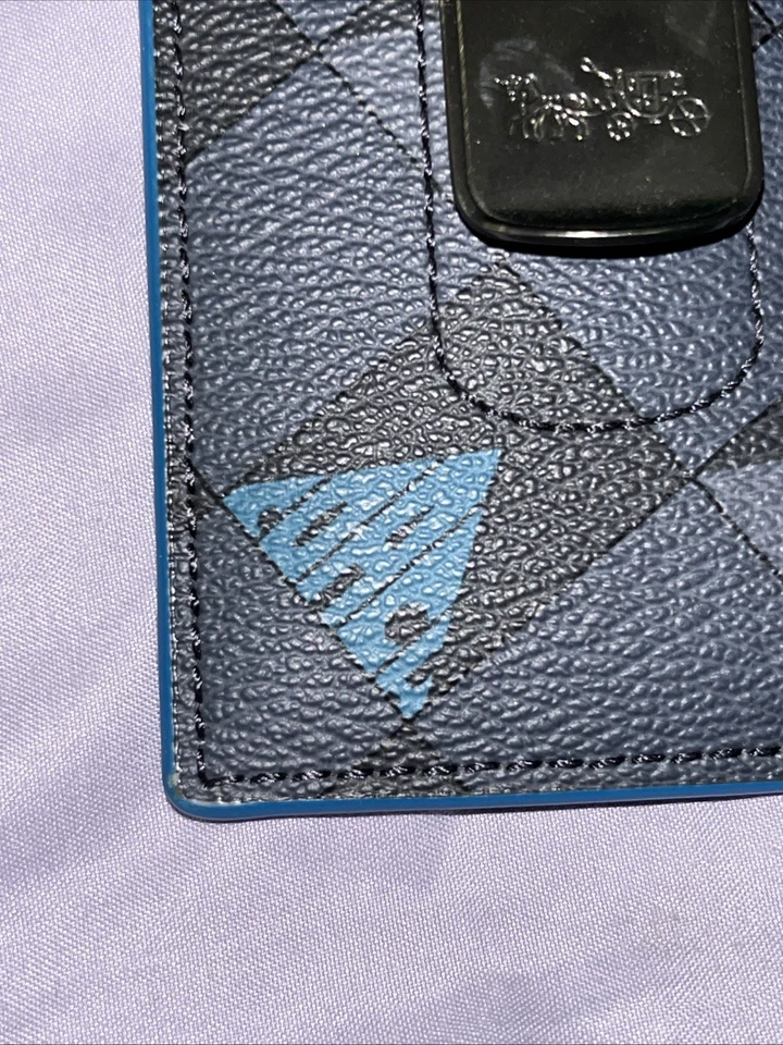 Estuche para tarjetas Coach de cuero azul marino/carbón firma con clip para dinero para hombre Foto 3 de 4