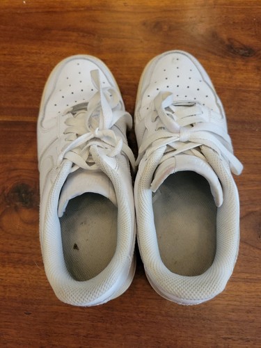 Nike Air Force 1 Womens Size 8 Triple White Low Top Casual Shoes - Picture 4 of 12
