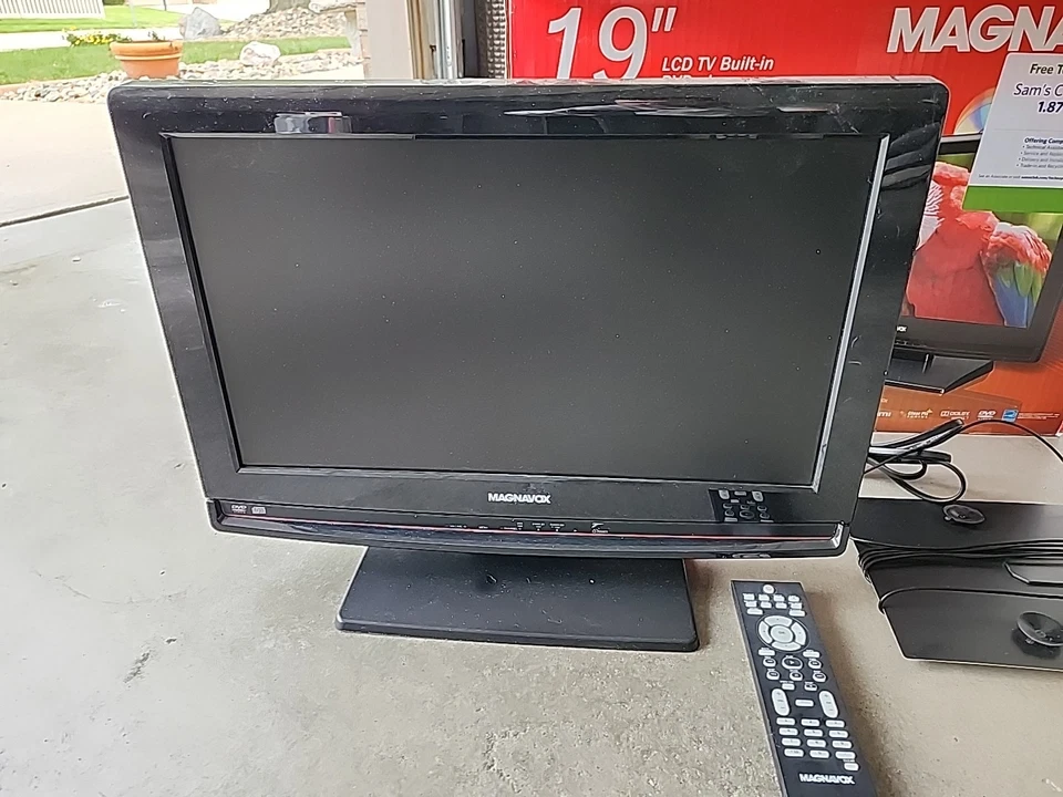 Magnavox LCD HD TV Built-In DVD Player HDMI 19MD350B/F7 720p Tested - Image 3 of 4