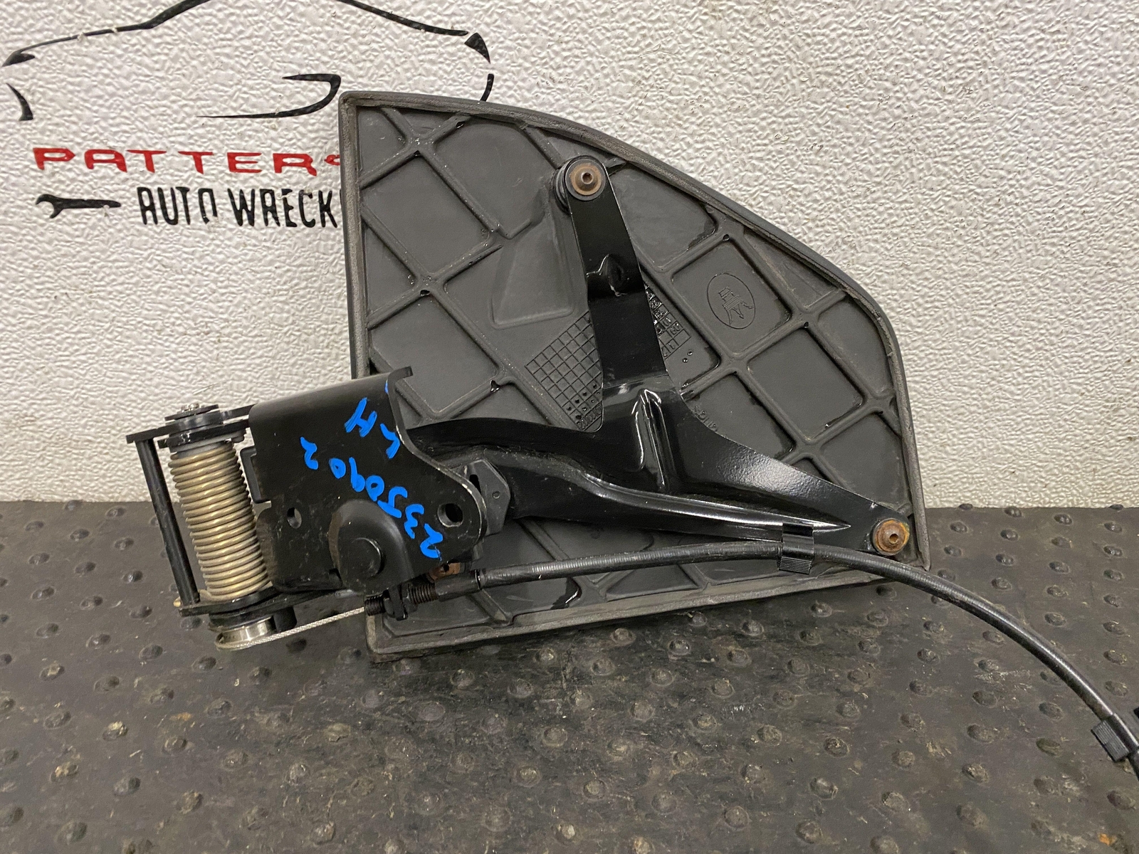 09-12 MASERATI GRANTURISMO REAR CONVERTIBLE TOP SIDE FLAPS W/ CABLES