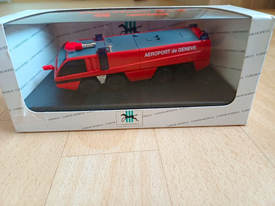 Cursor Modelle Panther 8x8 Flughafen-Feuerwehr Modellauto Aéroport de Genève OVP