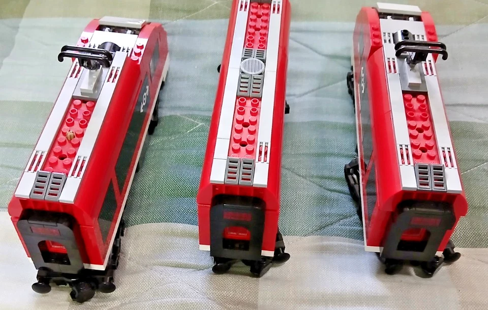 LEGO SET 7938 PASSENGER TRAIN UNBOXED WITHOUT INSTRUCTIONS - Image 4 of 4