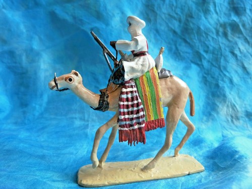 PLOMB FIGURINES D'ARTISTES - SUR BASE ?? 2 SOLDATS