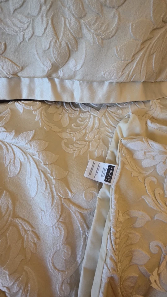 J. Queen New York Marquis Ivory 3 Piece King Duvet Cover & Pillow Shams - Image 2 of 4